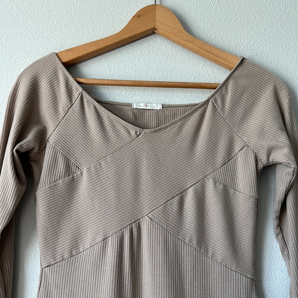 Dress - Picture 4 of 7